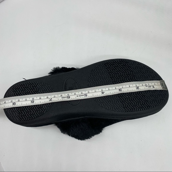 Isotoner Signature
Women's Velour Boxed Slippers With Faux-Fur Trim in black S - Picture 3 of 4